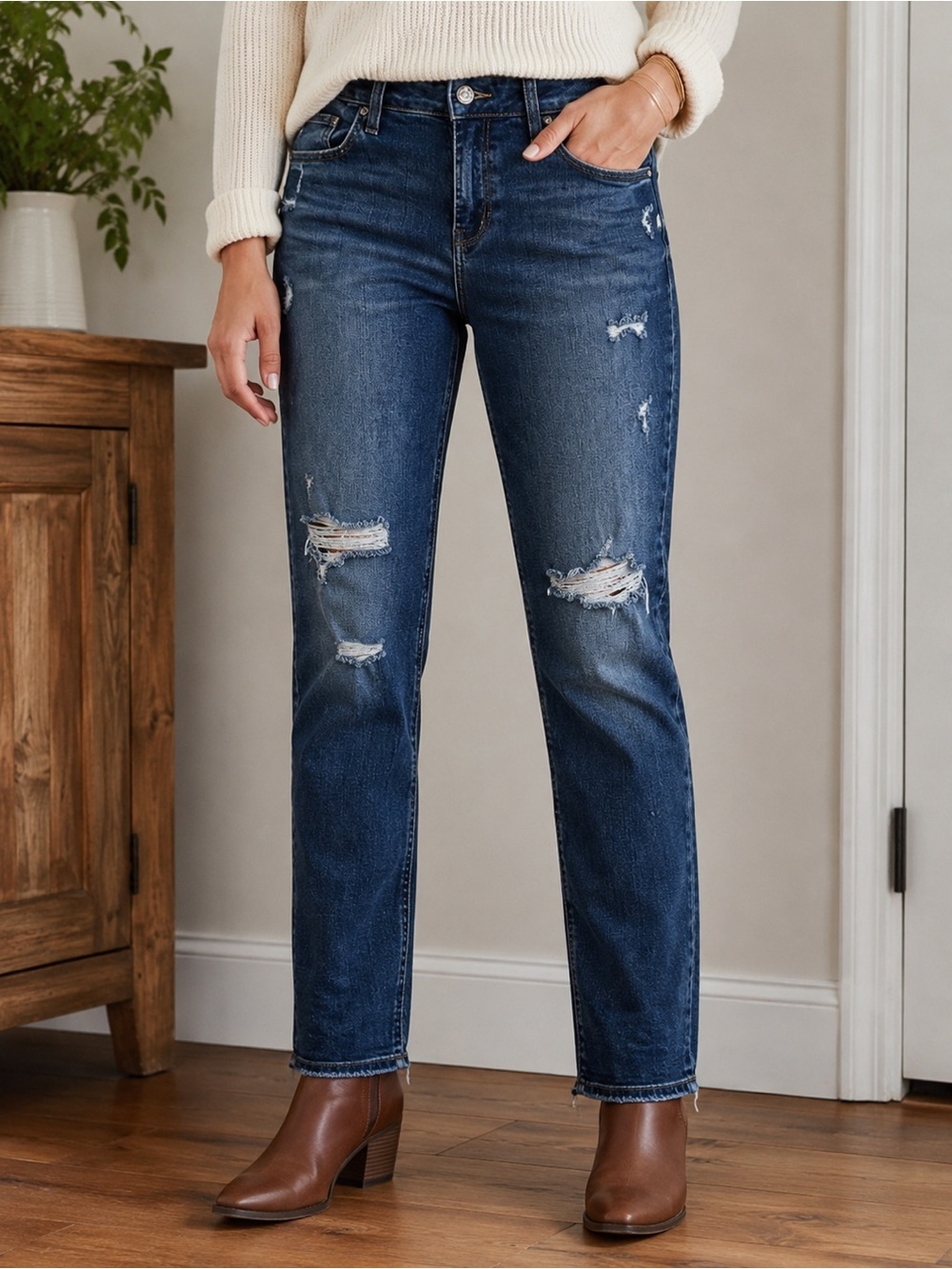 SILVER Women’s Dark Blue Distressed Y2K Boyfriend Jeans, W32, L29